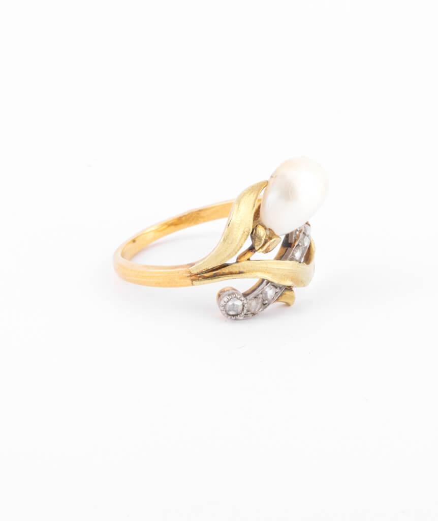 Bague Art nouveau en or 18 carats, perle et diamants For Sale 1