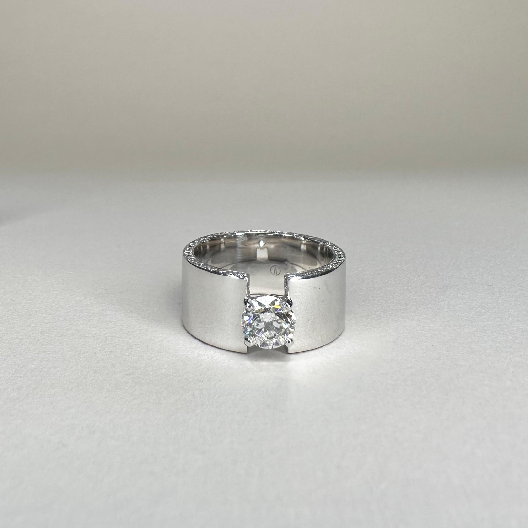 Bague Bandeau En or Blanc Palladi 18 Ct Et Diamant Central 0,90 Ct, Pav 0,69ct für Damen oder Herren im Angebot