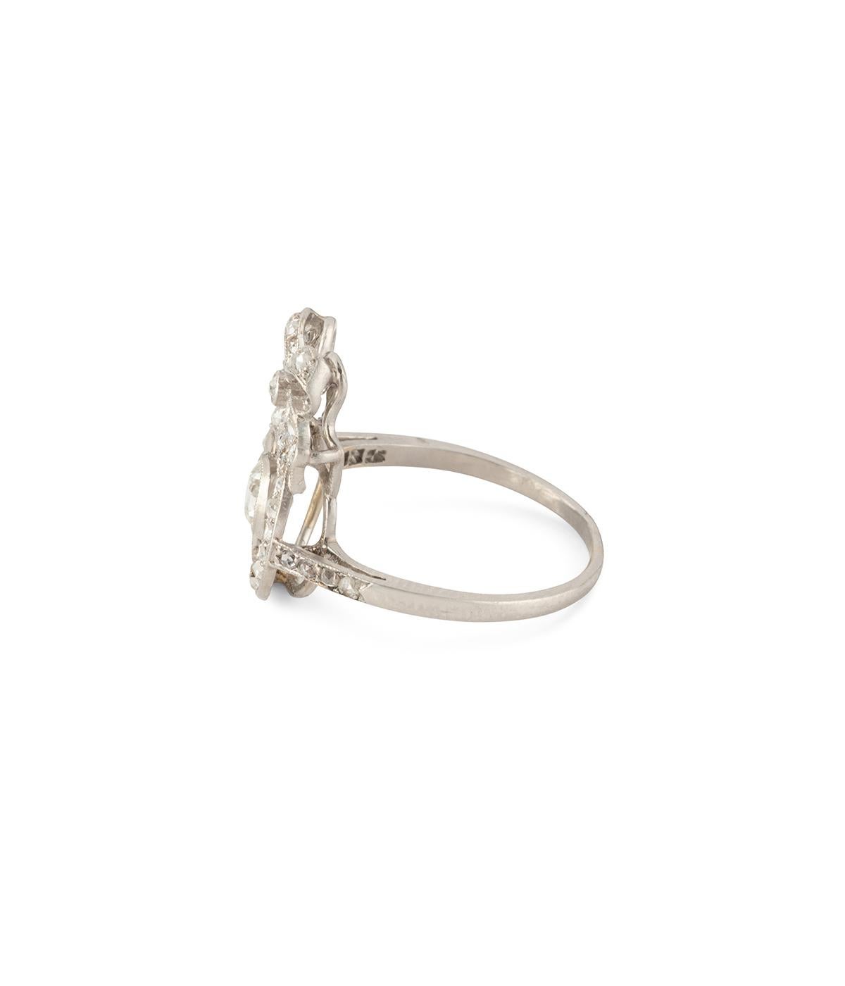Bague Belle époque aus Platin und Diamanten (Gemischter Schliff) im Angebot