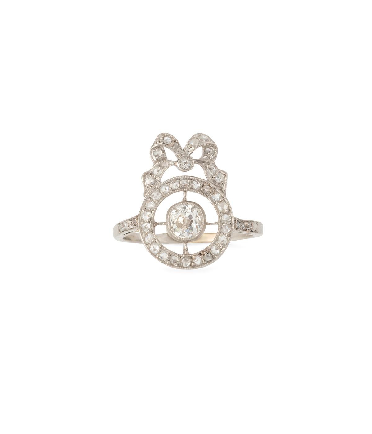 Bague Belle époque aus Platin und Diamanten im Angebot 1