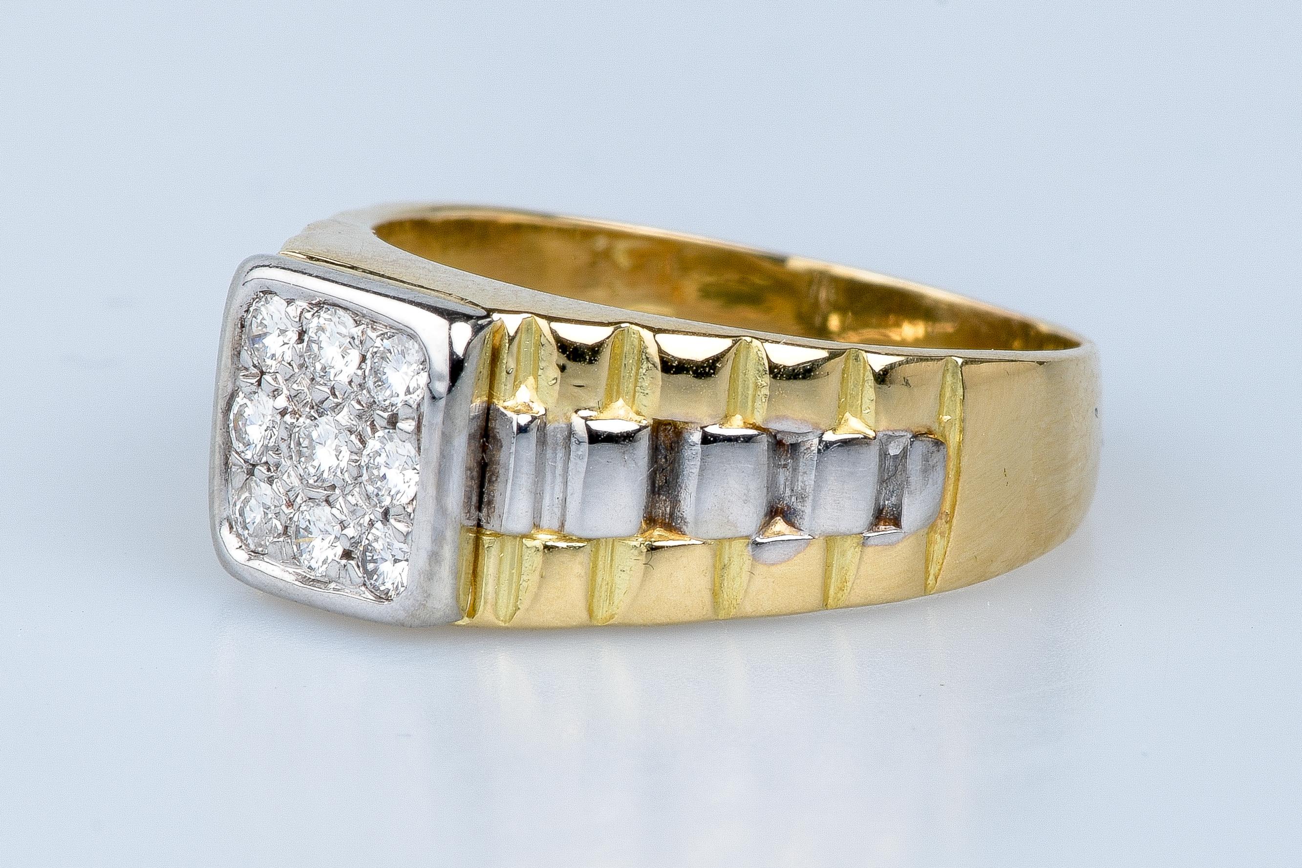 Round Cut Bague chevalière bicolore en 18 cts For Sale