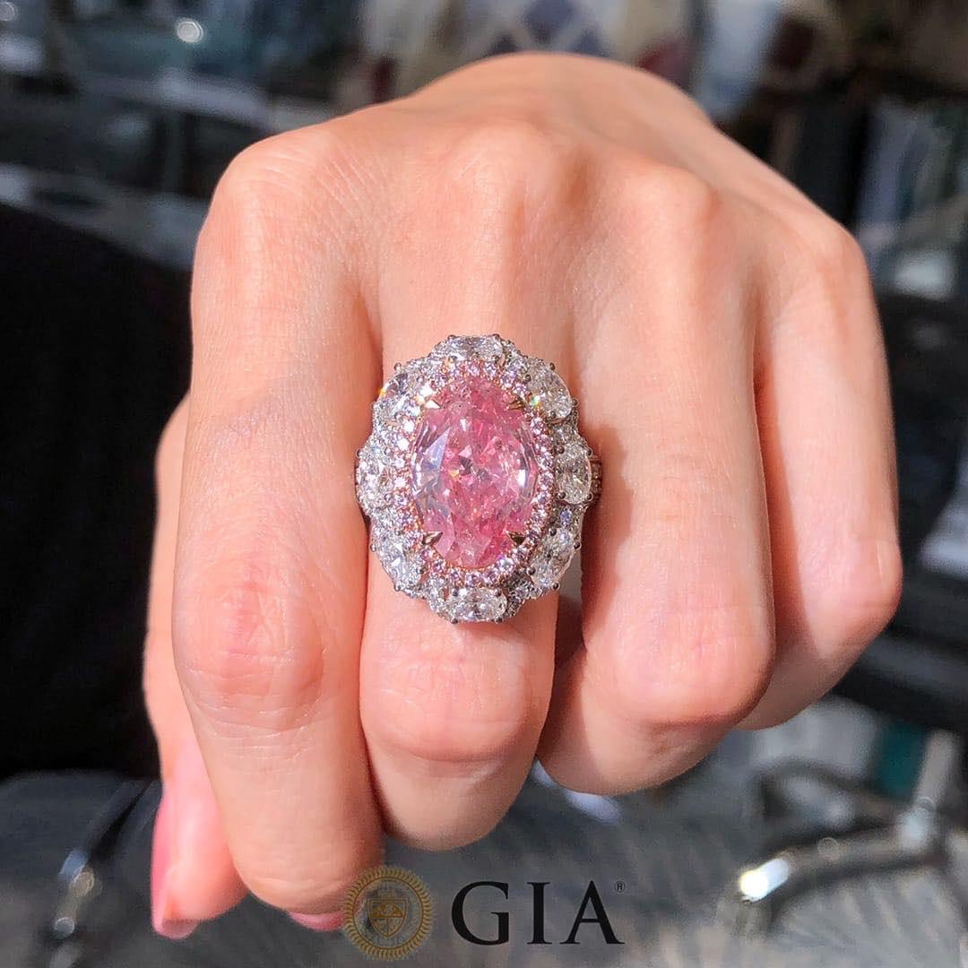 Antique 5.04 Carat GIA Fancy Pink Oval Diamond Cocktail Ring In New Condition For Sale In PARIS, FR