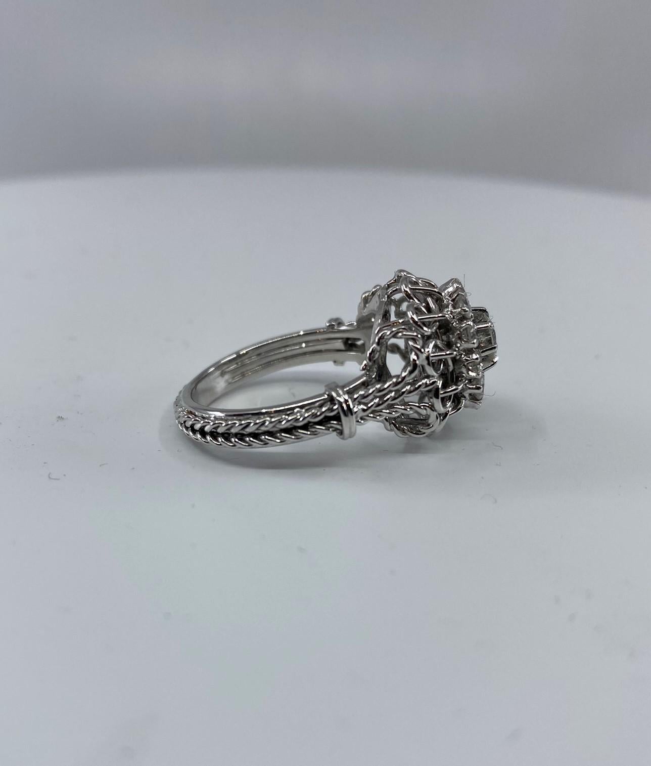 Taille brillant Bague Cocktail En ou 18 carats Et en Platine Sertie De Diamants Époque Vers 1960 en vente