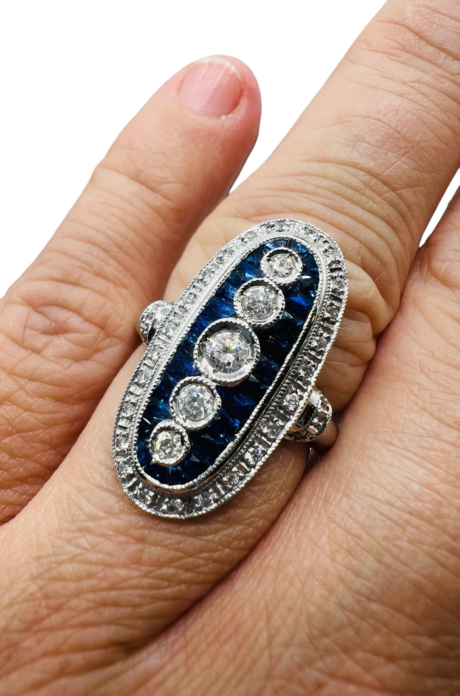 Women's 18-carat white gold cocktail ring set with sapphires and diamonds