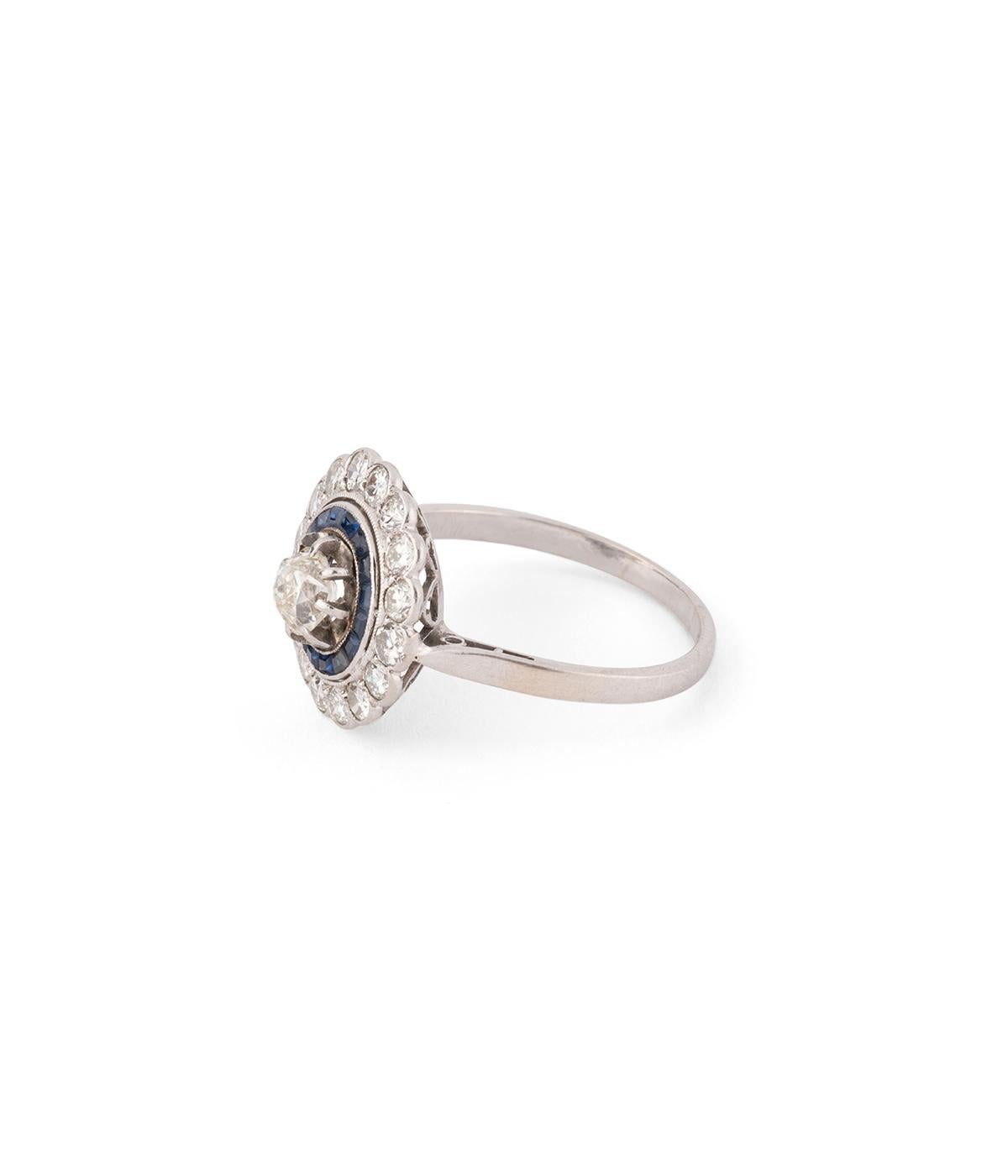 Bague de fiançailles ancienne en platine, diamants et saphirs Corte europeo antiguo en venta