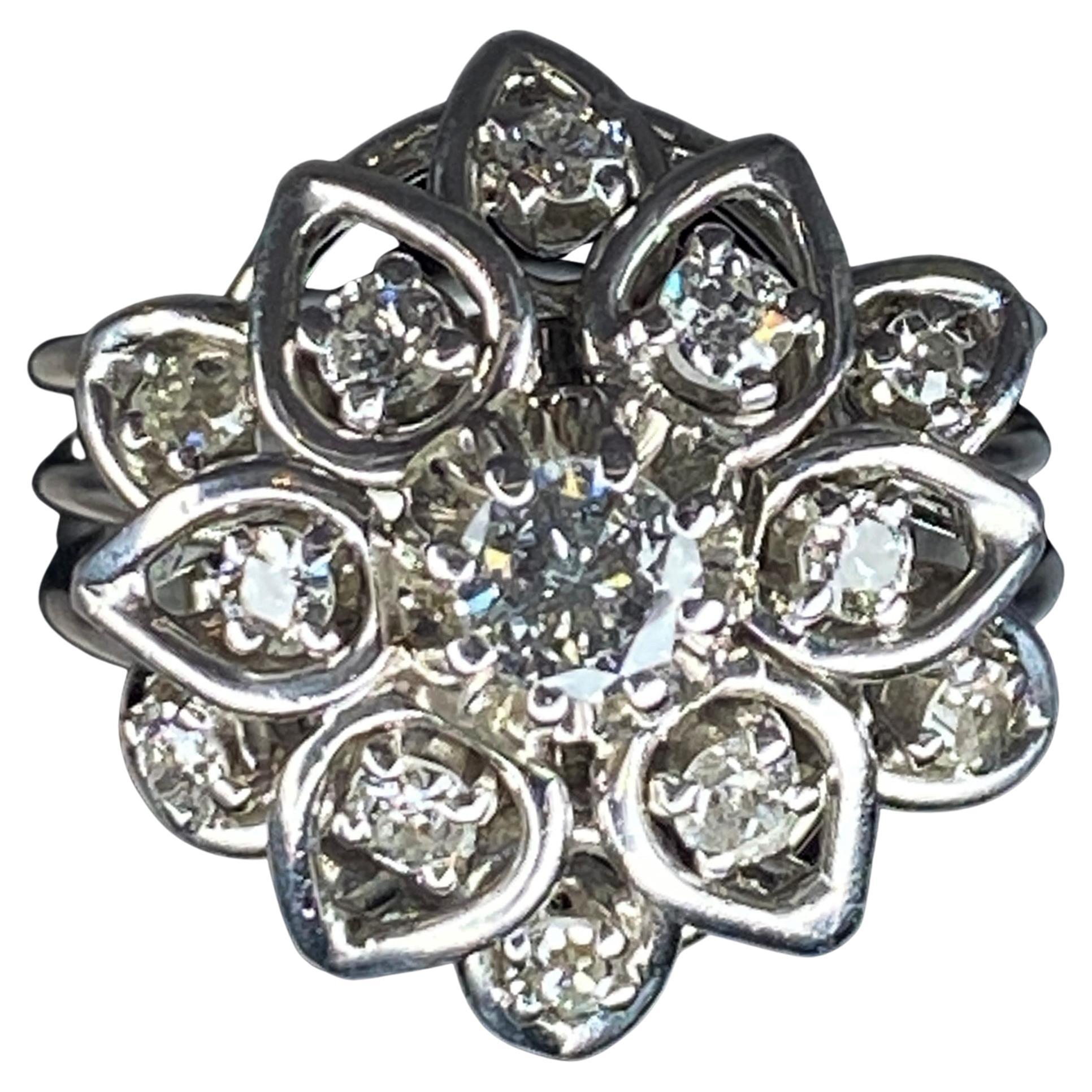 Bague De Fiançailles En Platine, Importante “Fleur” Pavée De Diamants For Sale