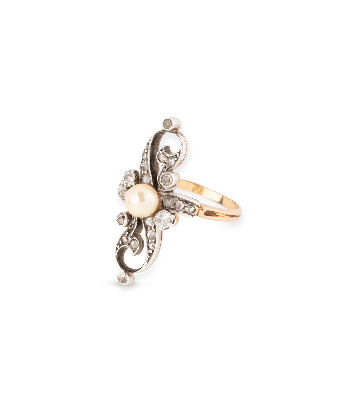 Victorian Bague de la fin du 19ème siècle en diamants et perle For Sale