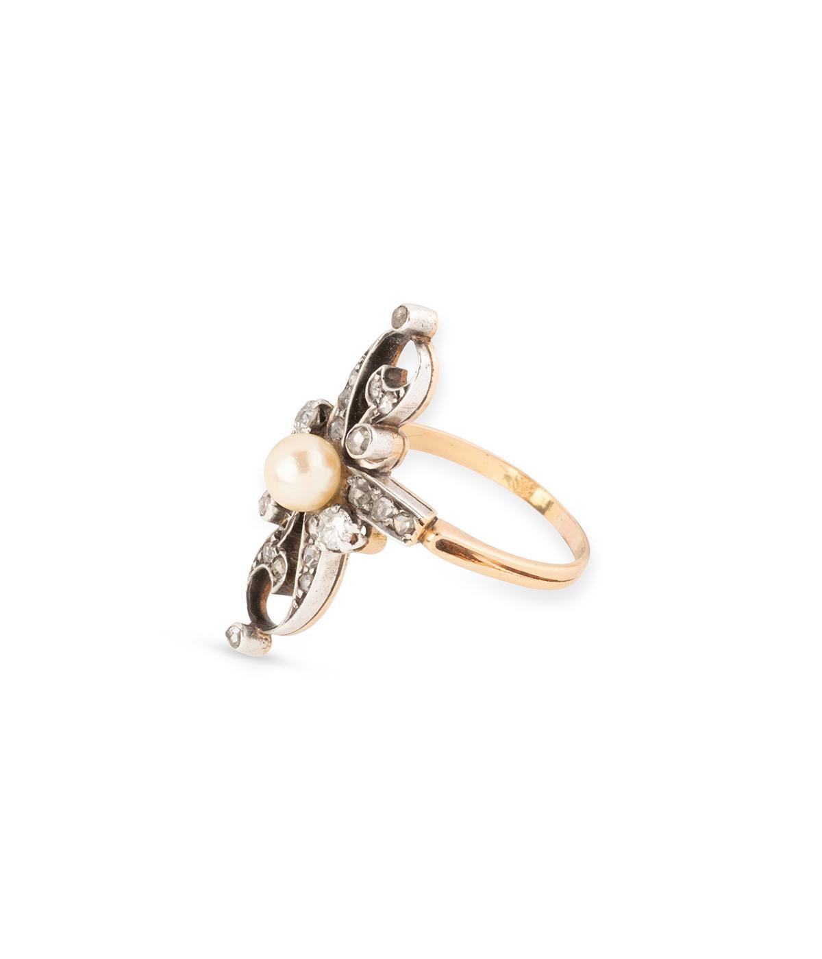 Mixed Cut Bague de la fin du 19ème siècle en diamants et perle For Sale