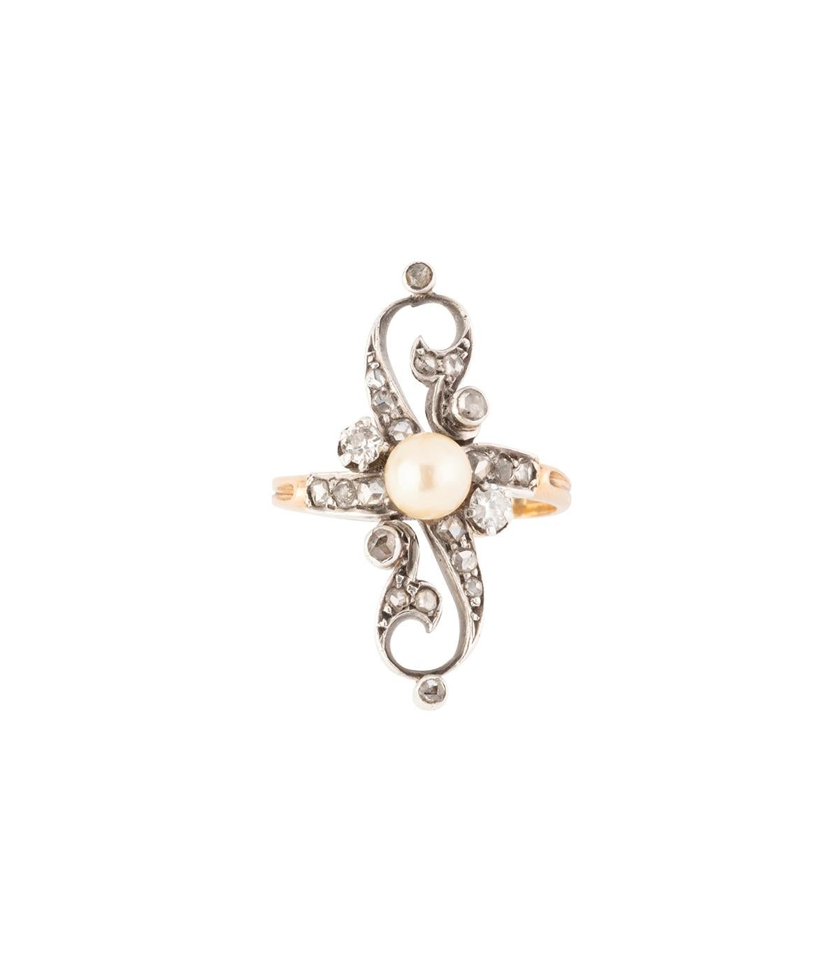 Bague de la fin du 19ème siècle en diamants et perle For Sale 1