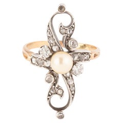 Antique Bague de la fin du 19ème siècle en diamants et perle