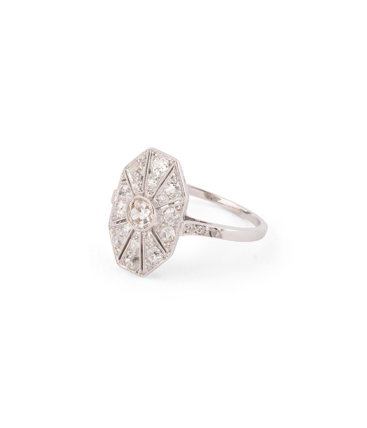 Bague des années 30 en platine et diamants Eduardiano en venta