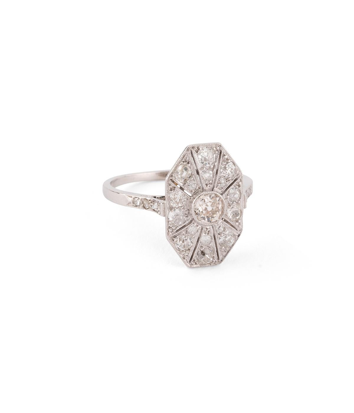 Bague des années 30 en platine et diamants en venta 2