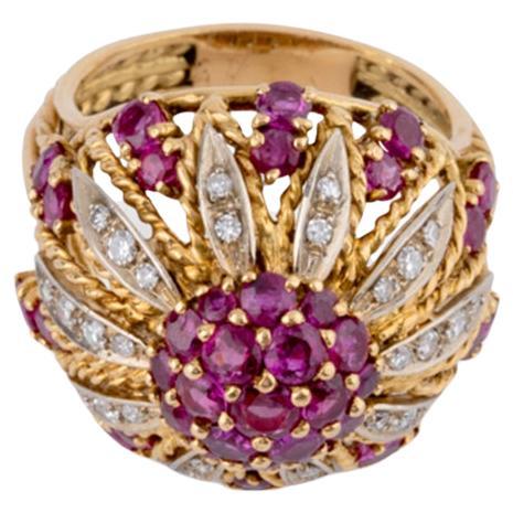 Bague dôme en or à décor de fleur avec rubis et diamants For Sale
