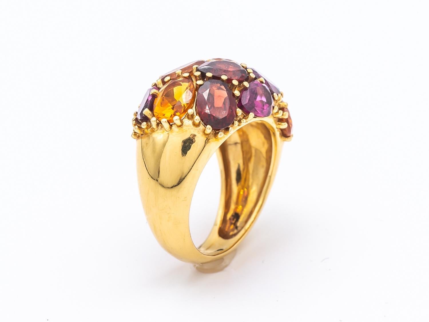 Discover the exquisite beauty of this Dome Ring in 18-carat yellow gold, sumptuously set with Garnets, Citrines and Rhodolite. This remarkable piece is a true masterpiece that combines elegance and refinement, while meeting 1st Dibs benchmark