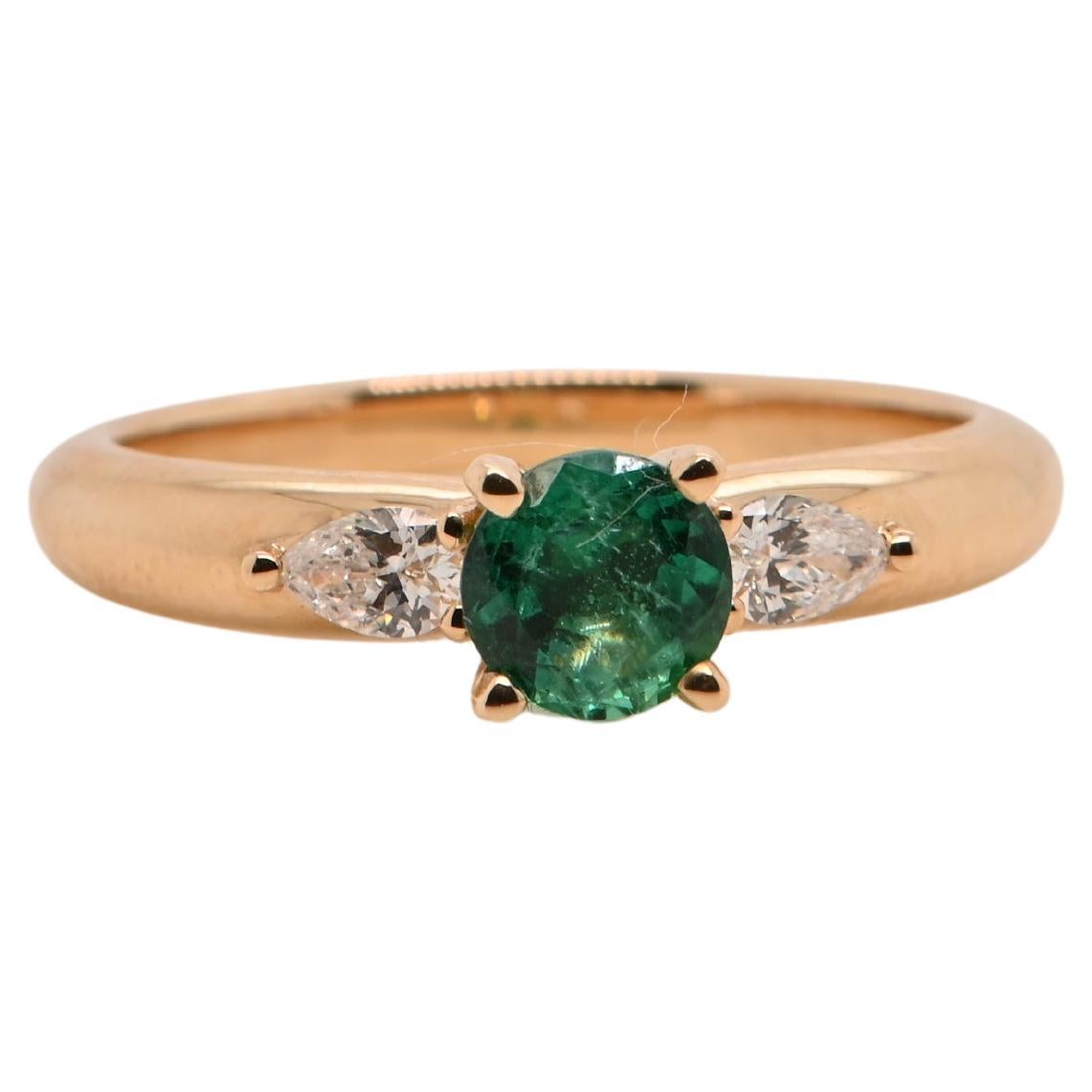 Emerald 0.56 Carats Diamonds Yellow Gold 18 Carats Cocktail Ring