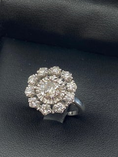 Bague En ou 18 carats, Forme Marguerite Soleil Sertie De Diamants