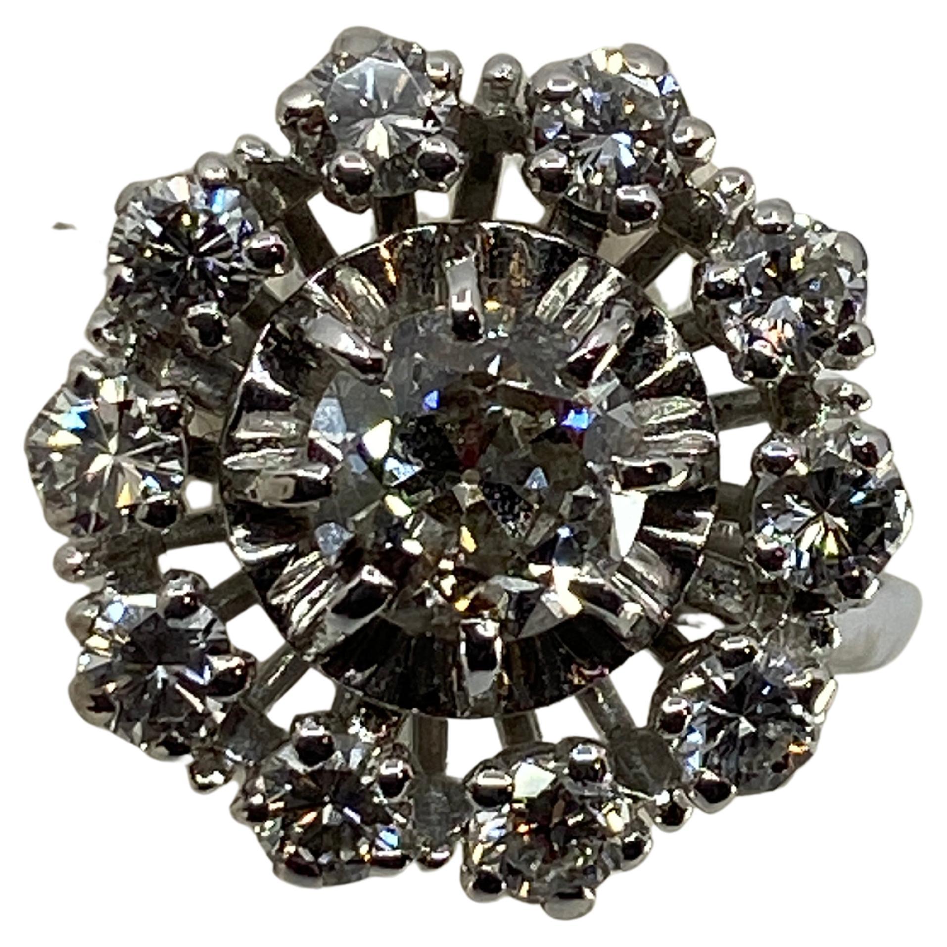 Bague En ou 18 carats, Forme Marguerite Soleil Sertie De Diamants