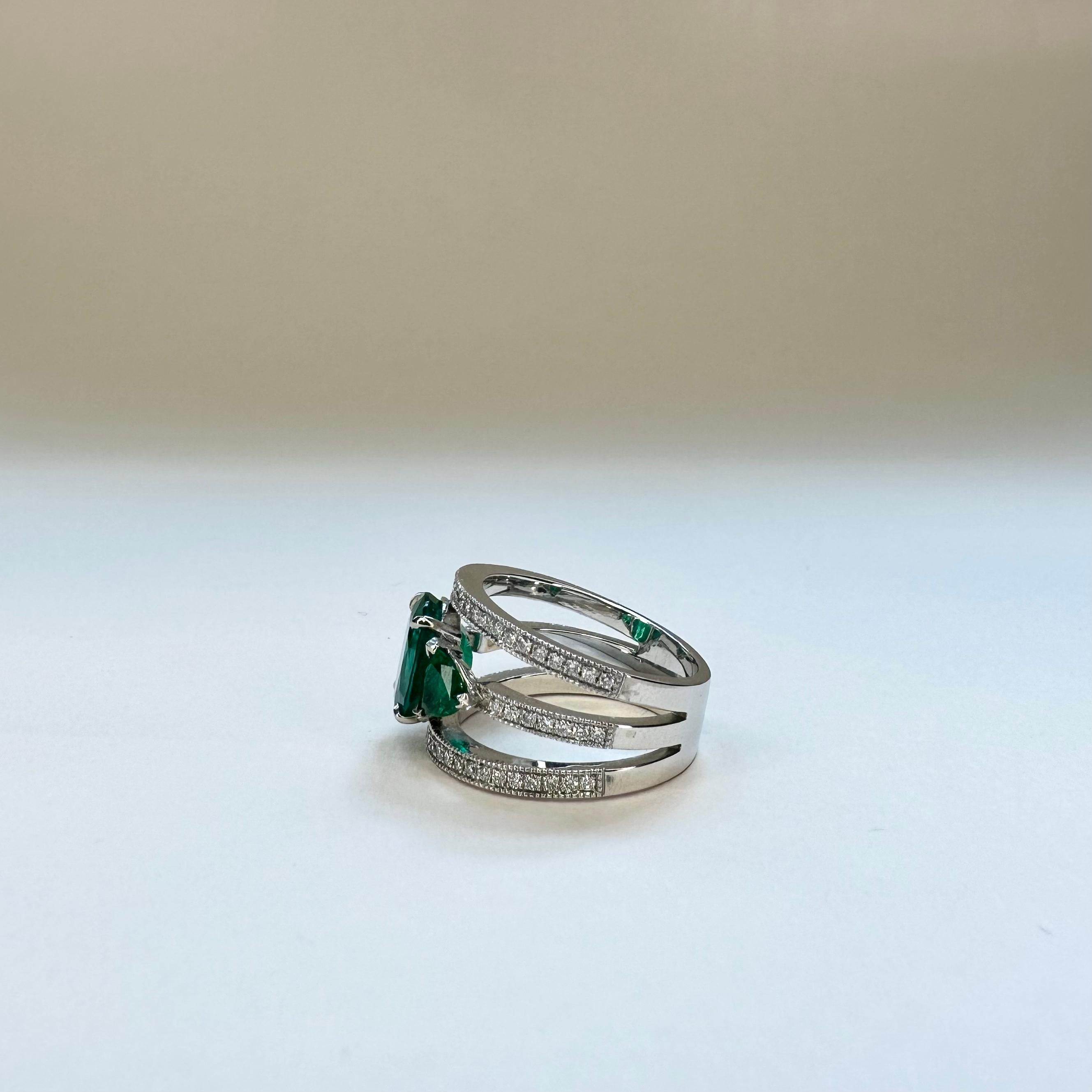 For Sale:  18k White Gold 2.51 Ct Vivid Green Oval Emerald Band Ring, 2 Troidia Emeralds 5