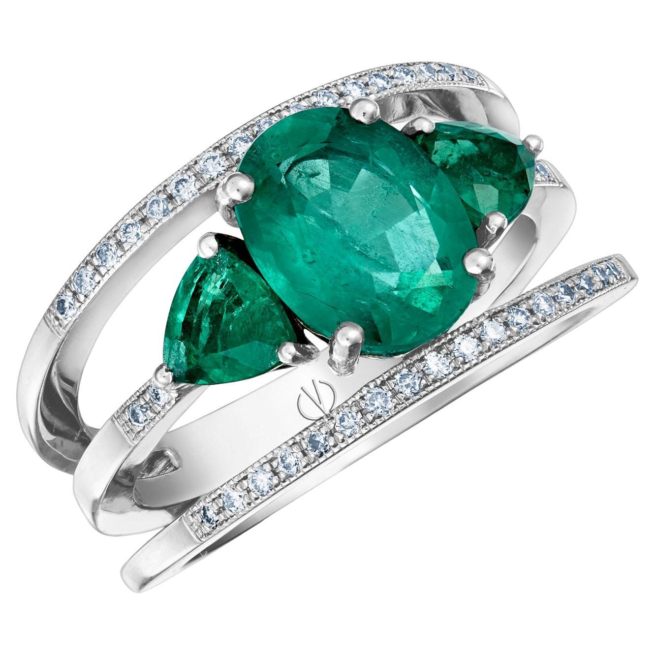 For Sale:  18k White Gold 2.51 Ct Vivid Green Oval Emerald Band Ring, 2 Troidia Emeralds