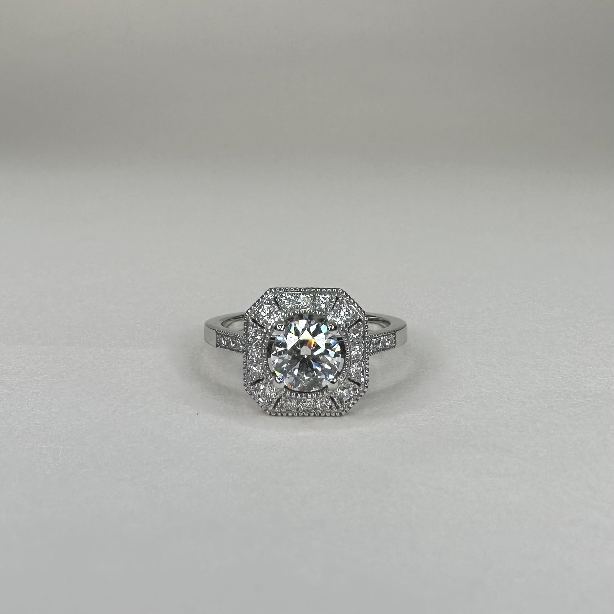 En vente :  Bague en or blanc 18 carats de style Art déco avec diamants taille brillant de 0,8 carat et 0,25 carat 5