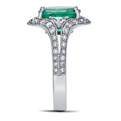 18k White Gold 2.53 Ct Oval Vivid Green Emerald Ring 0.74 Cts of Diamonds
