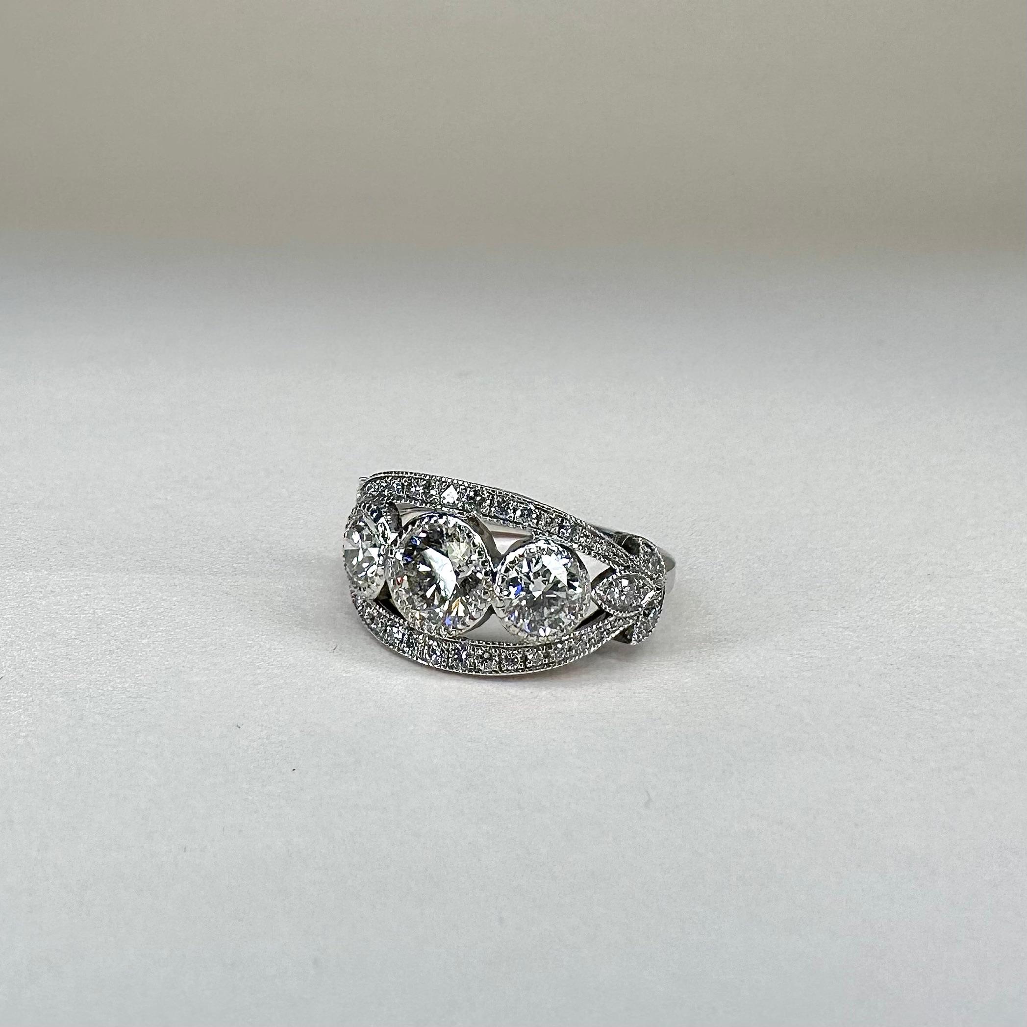 For Sale:  18k White Gold 3 Stone Diamond Ring With a 0.70 Ct And 2x 0.35 Cts Brilliant Cut 3