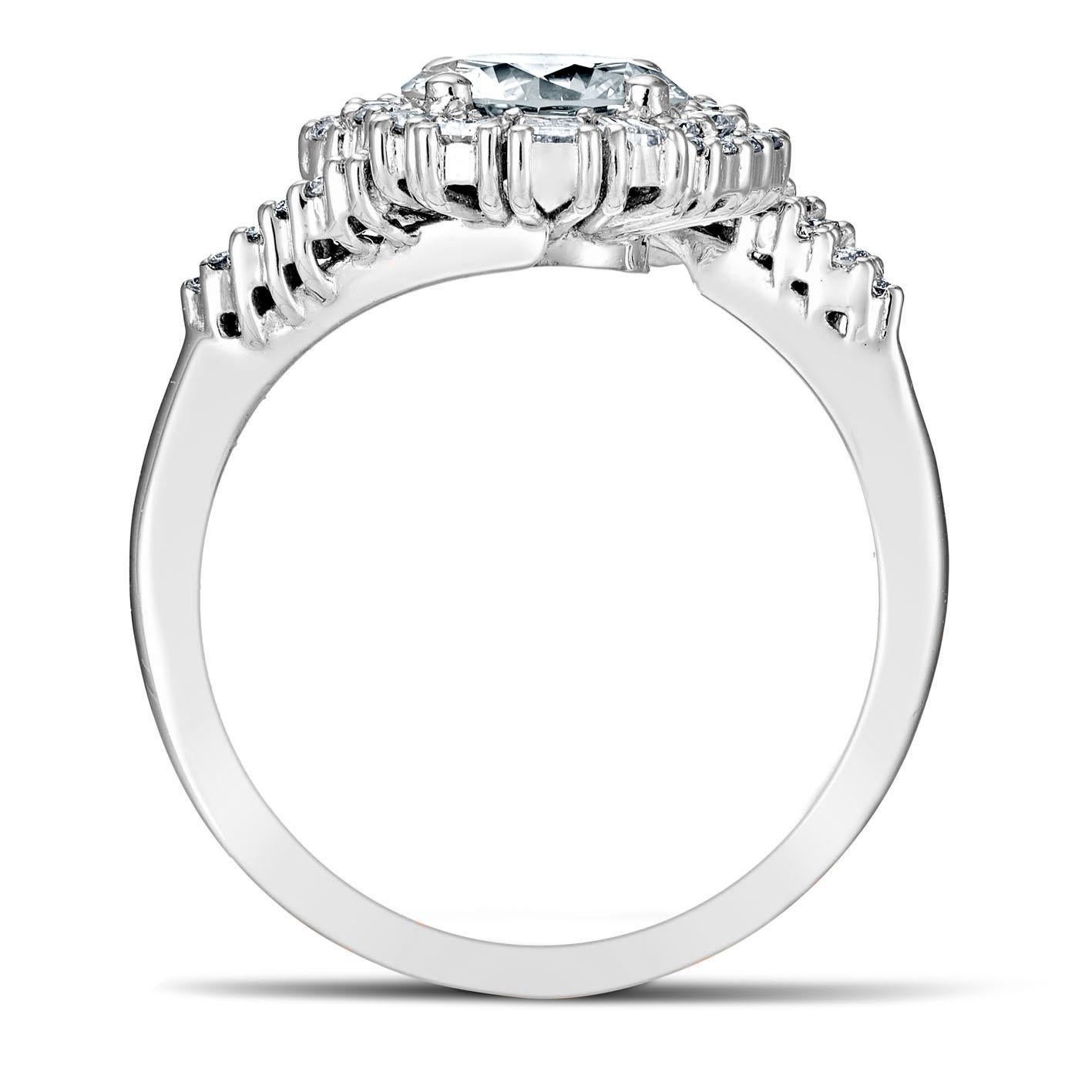 For Sale:  Art Deco Style 18k White Gold 0.90 Ct Diamond Ring Set With Taper Cut Diamonds 2