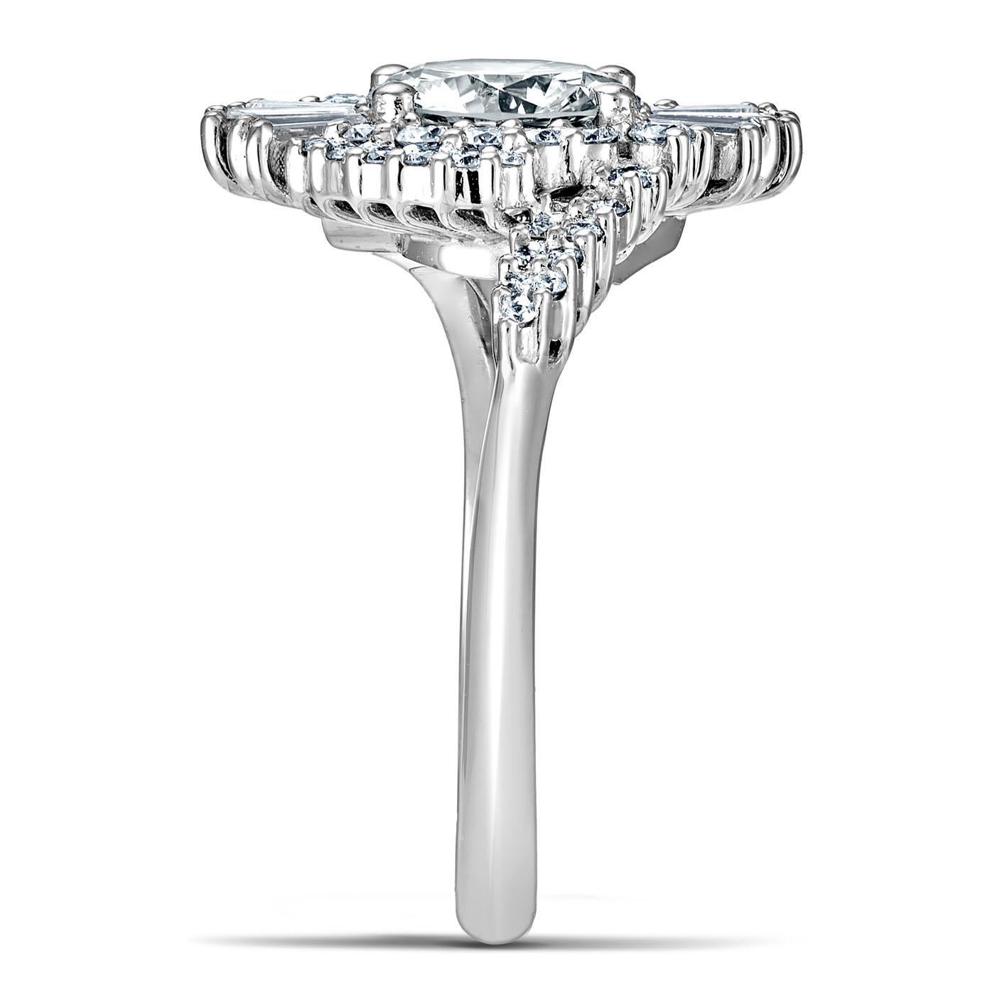 For Sale:  Art Deco Style 18k White Gold 0.90 Ct Diamond Ring Set With Taper Cut Diamonds 3
