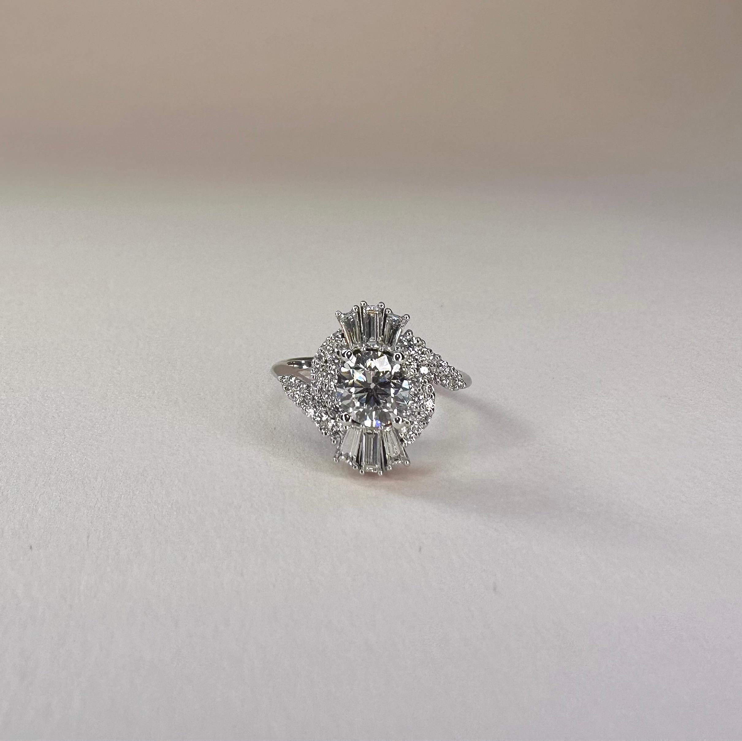 For Sale:  Art Deco Style 18k White Gold 0.90 Ct Diamond Ring Set With Taper Cut Diamonds 5