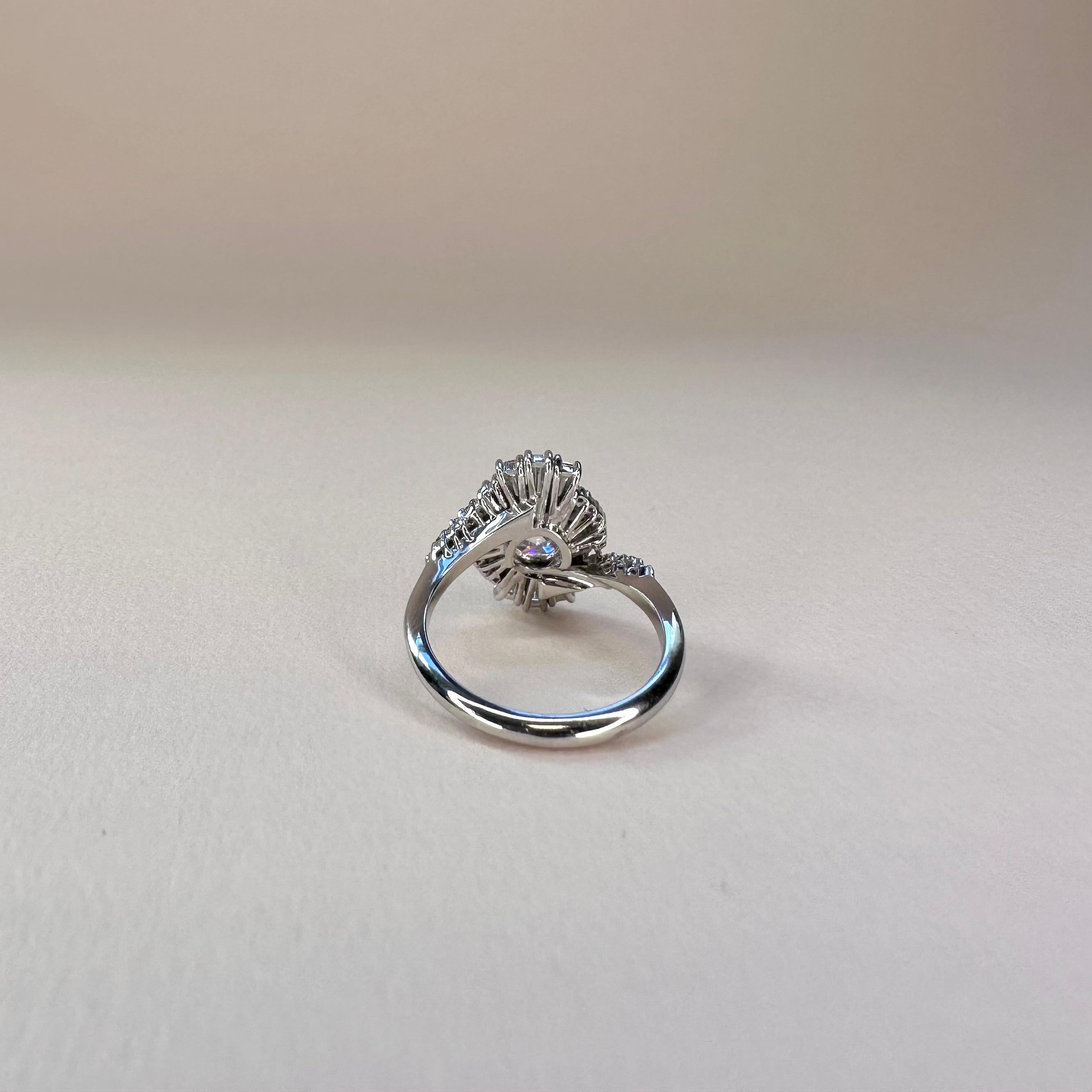 For Sale:  Art Deco Style 18k White Gold 0.90 Ct Diamond Ring Set With Taper Cut Diamonds 8