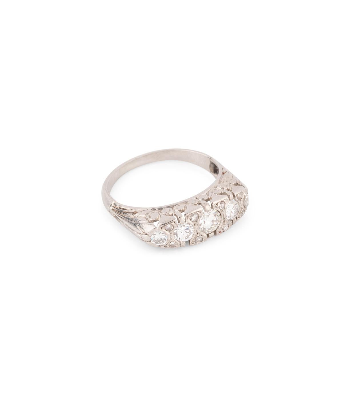 Bagues jarretière ancienne en platine et diamants en vente 1