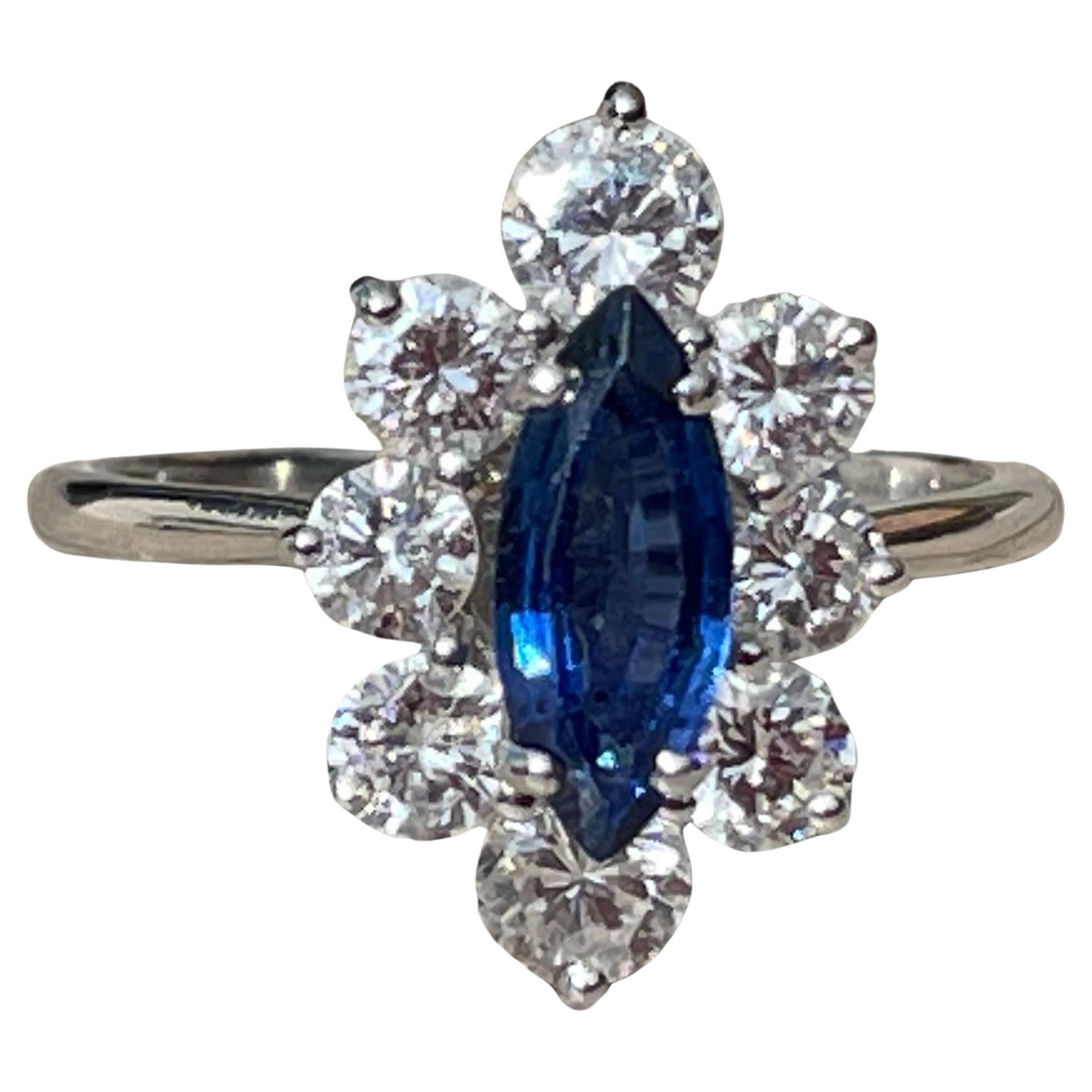 Bague Marquise saphir diamants en or 18 carats d'occasion For Sale