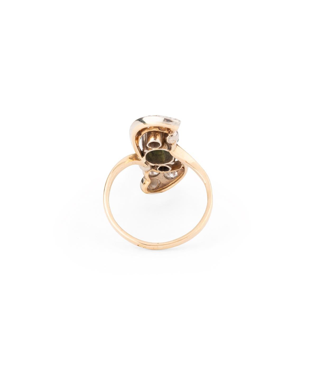 Bague marquise vintage en émeraude et diamants In Excellent Condition For Sale In PARIS, FR
