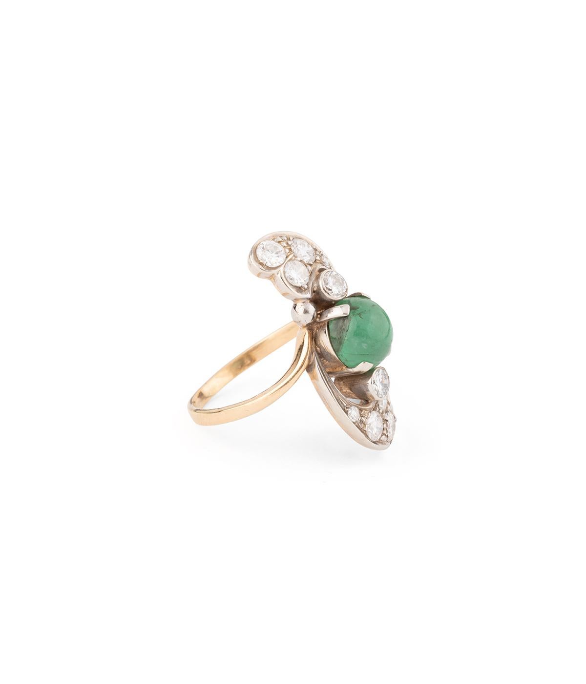 Women's or Men's Bague marquise vintage en émeraude et diamants For Sale