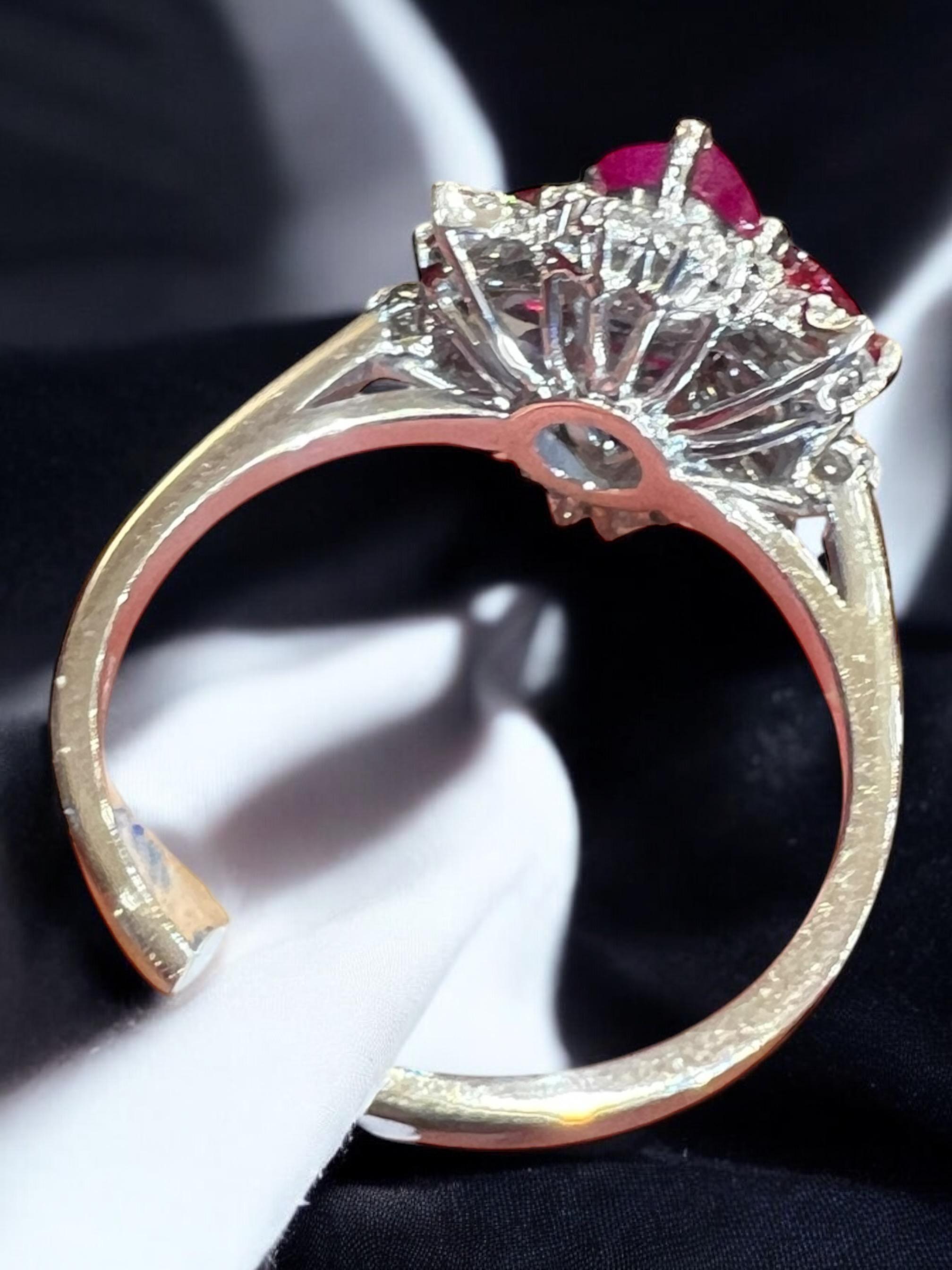 18 carat white gold ring, 4 ruby hearts and diamond paving In Good Condition For Sale In SAINT-OUEN-SUR-SEINE, FR