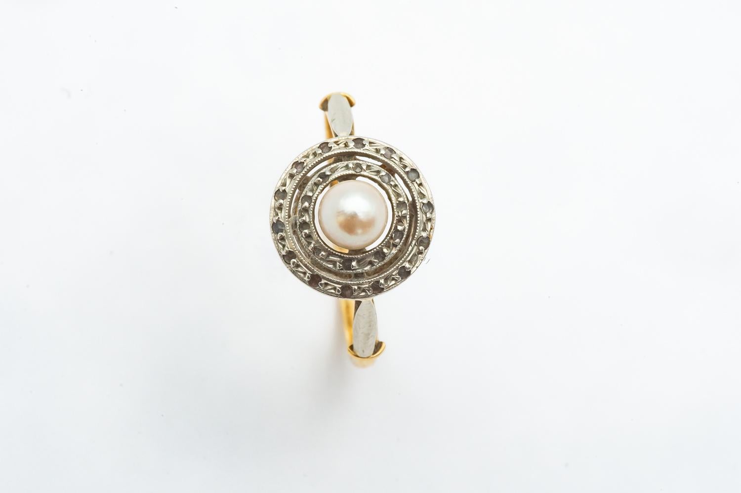 Diamanten Ring mit feinen Perlen aus Gelbgold und Weißgold 18 Karat (Kunsthandwerker*in) im Angebot