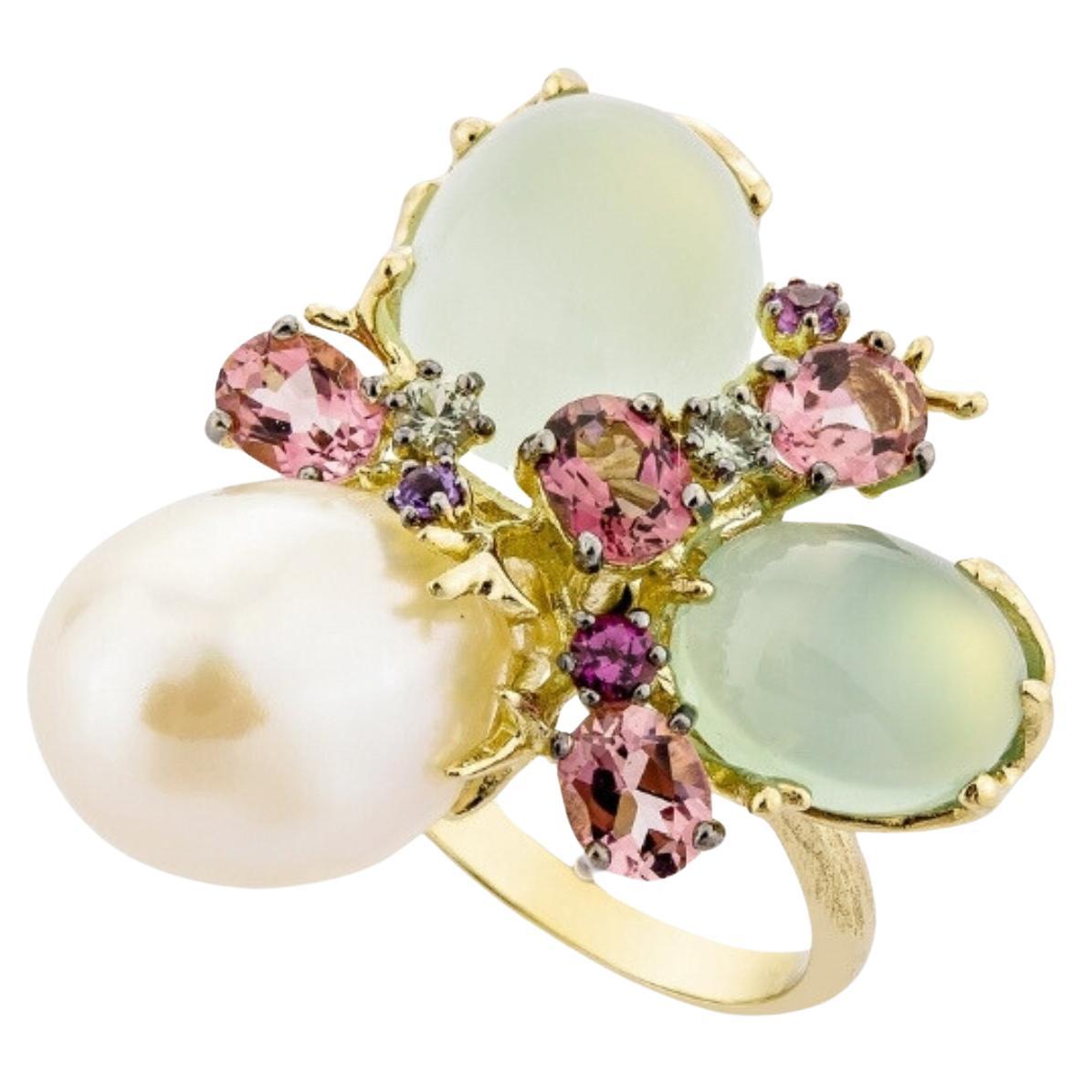 Bague Romance Divine en or jaune 18 carats, perle et calcedoines – EU54  For Sale
