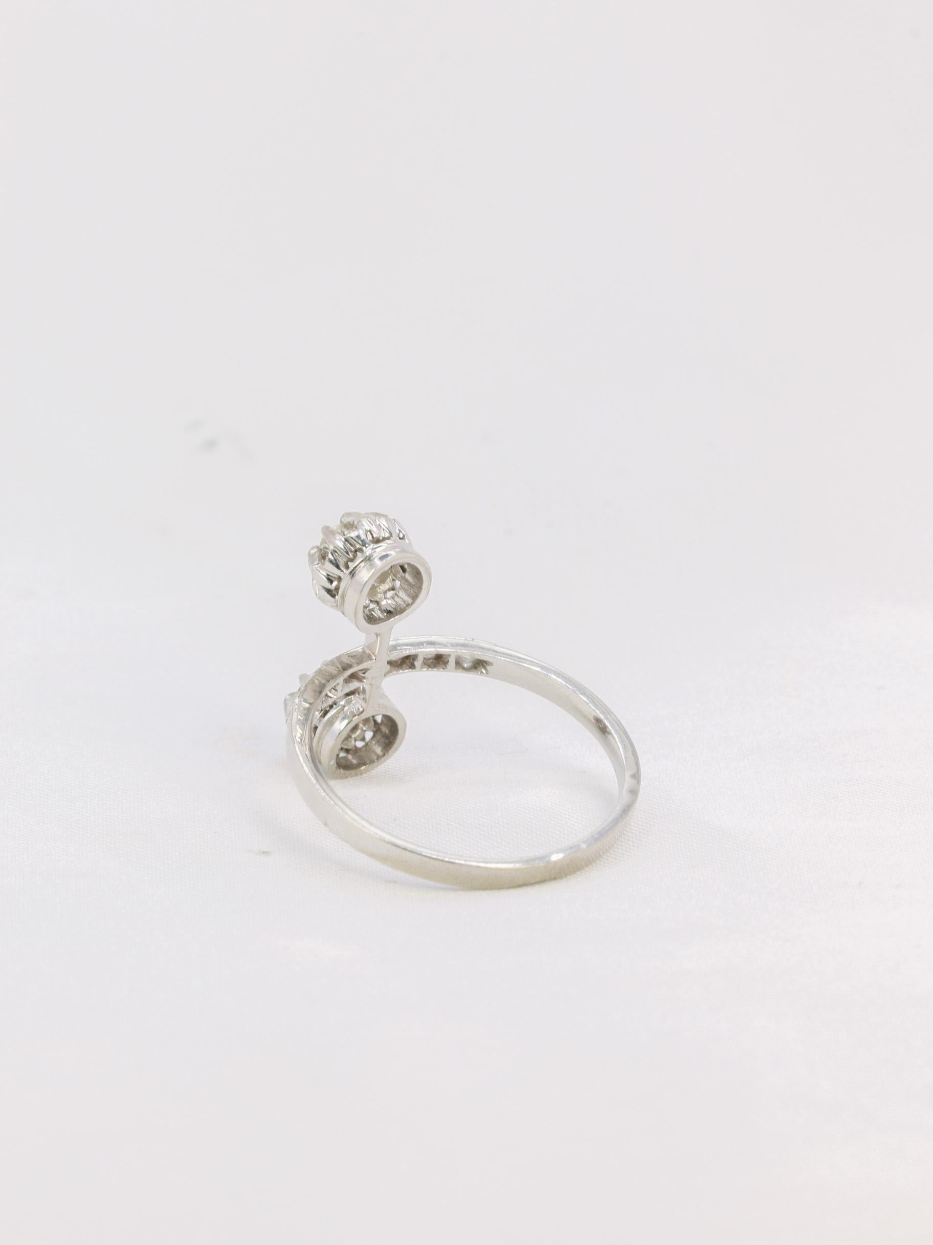 Bague toi et moi en ou blanc et diamants taille ancienne Bon état - En vente à PARIS, FR