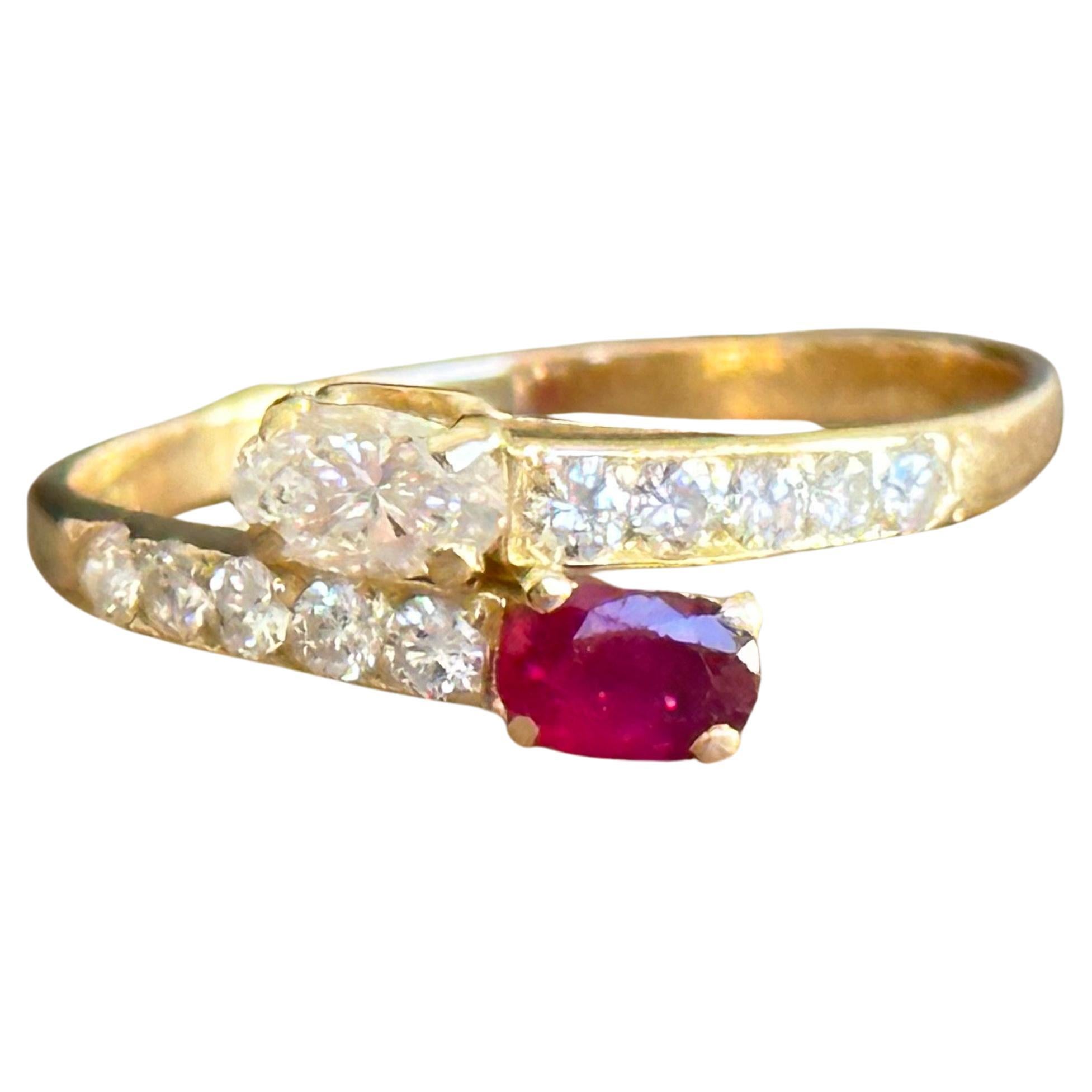 Bague Toi et Moi rubis diamants en or 18 carats d'occasion For Sale