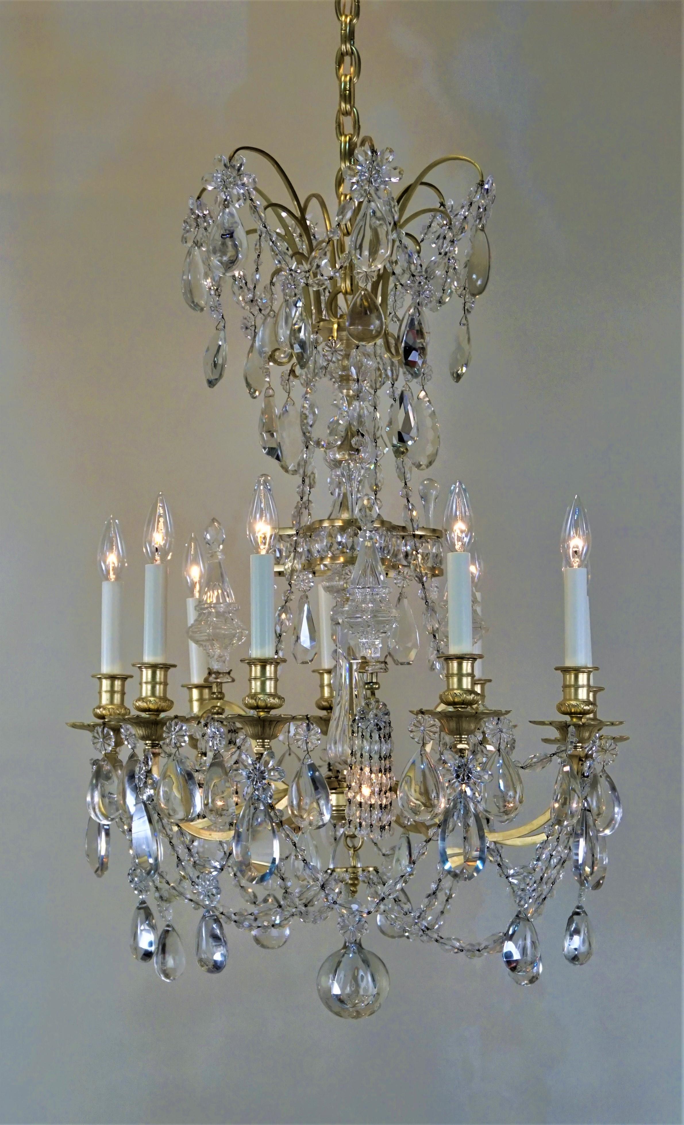 Maison Baguès high quality cut crystal and beautiful design bronze frame with fifteen-light chandelier.
Minimum height fully installed is 39