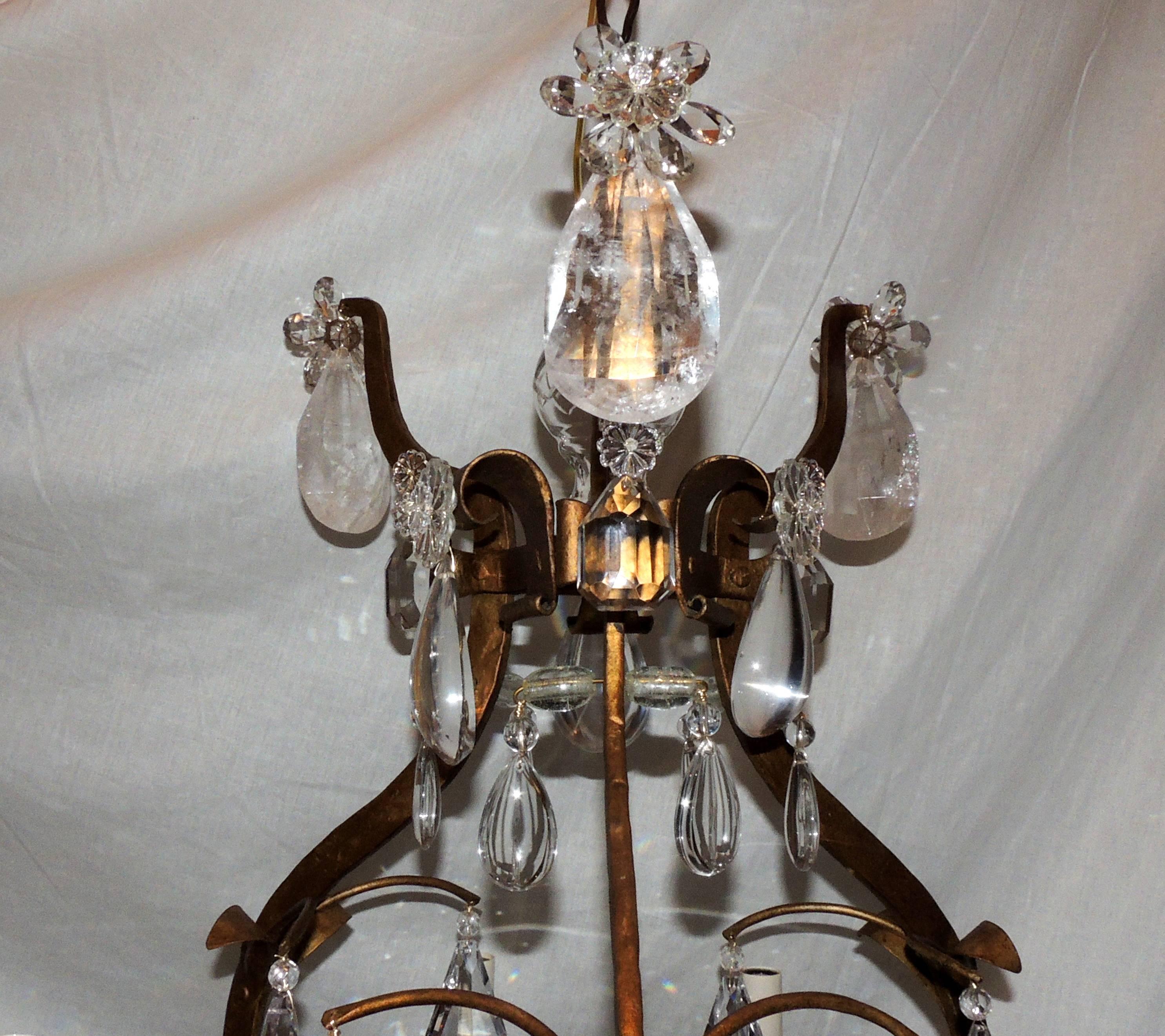 Milieu du XXe siècle Baguès Gold Gilt Rock Crystal Chandelier Mid-Century Modern Light Flower Fixture en vente