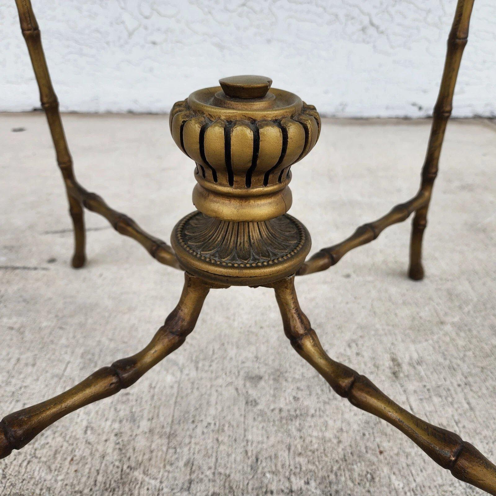 Bagues Stil Faux Bamboo End Tisch 1960s im Zustand „Gut“ im Angebot in Lake Worth, FL