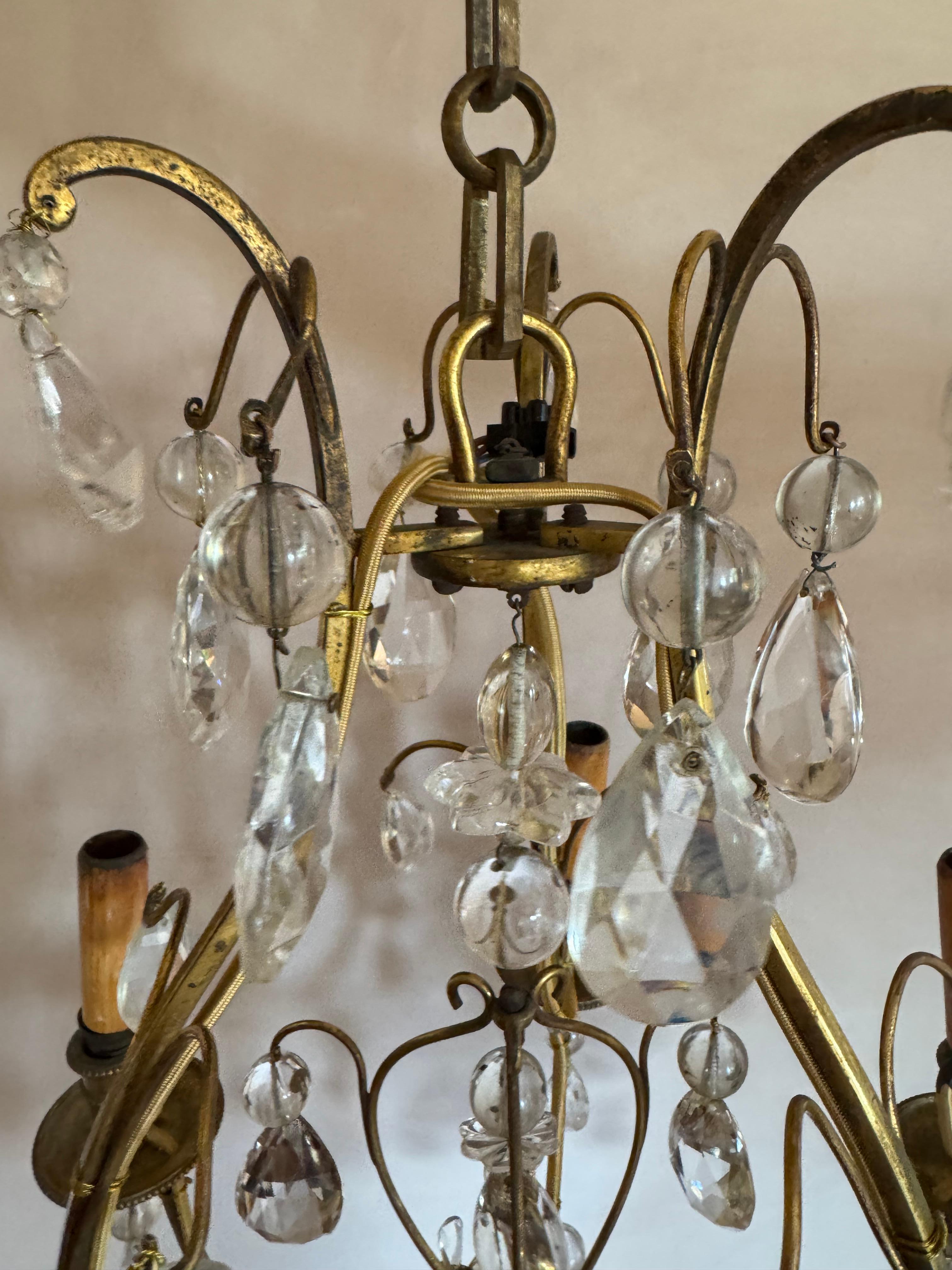 Araña de hierro dorado y cristal Bagues stylé en venta 1