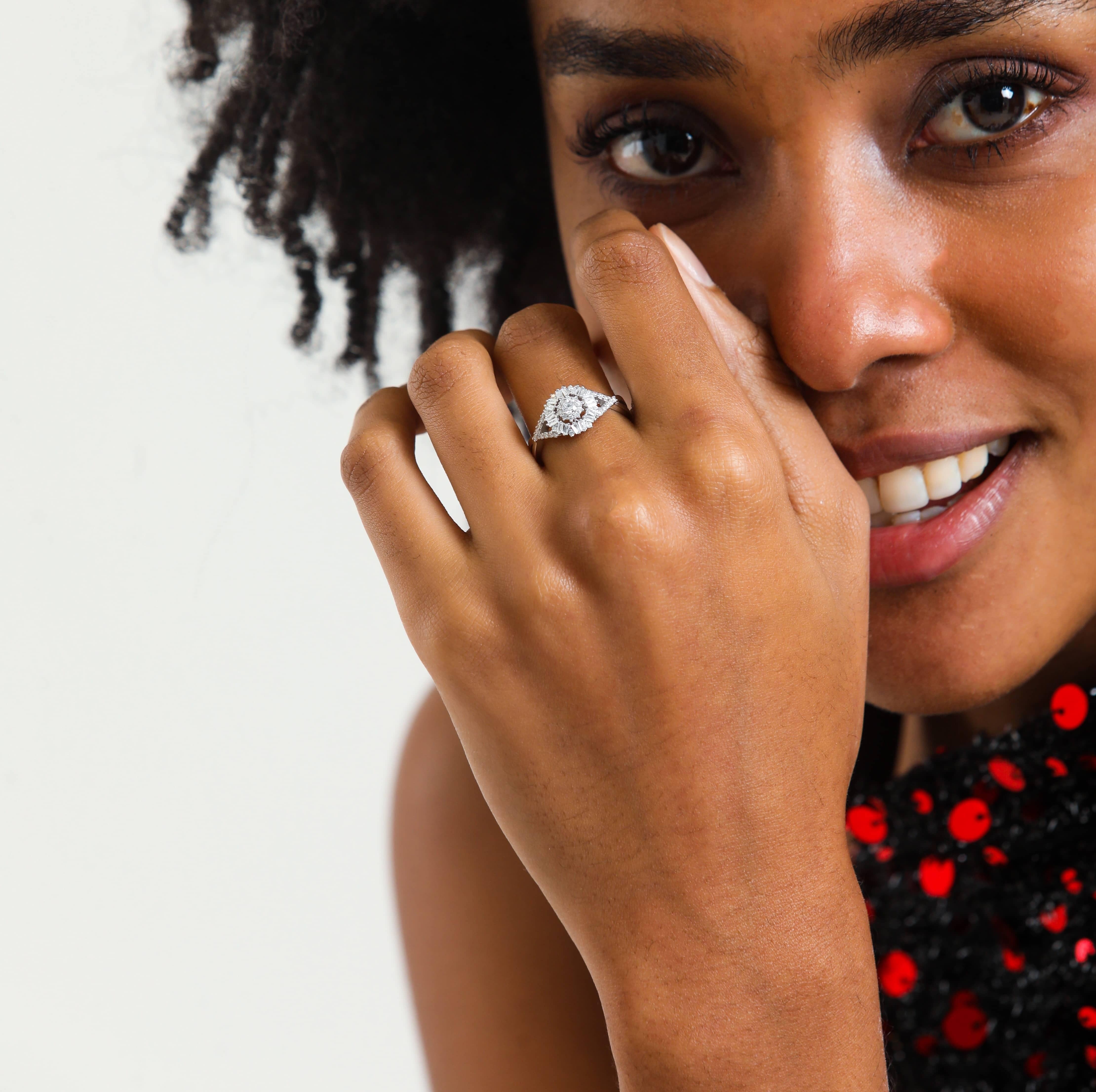 Baguette 0,52 Karat Diamant-Cluster-Ring (Rundschliff) im Angebot