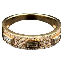 Baguette and RBC Diamond Gold 5.10mm Band Vintage Ring Baguette and RBC Diamond Gold 5.10mm Band Vintage Ring