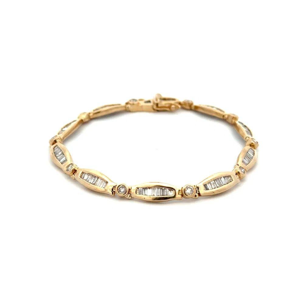 Semplicemente bello! Classico e chic bracciale in oro con diamanti taglio Baguette e Round Brilliante. Incastonato a mano con diamanti taglio Baguette e Brilliante, per un peso di circa 4,00tcw. Realizzato a mano in oro giallo 14 carati. Misura