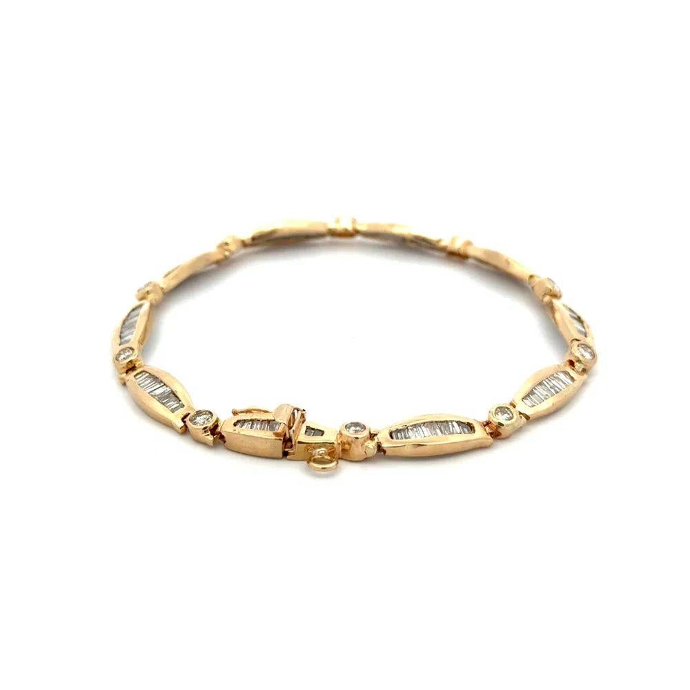 Taglio misto Bracciale tennis vintage in oro con diamanti taglio baguette e tondi taglio brillante in vendita
