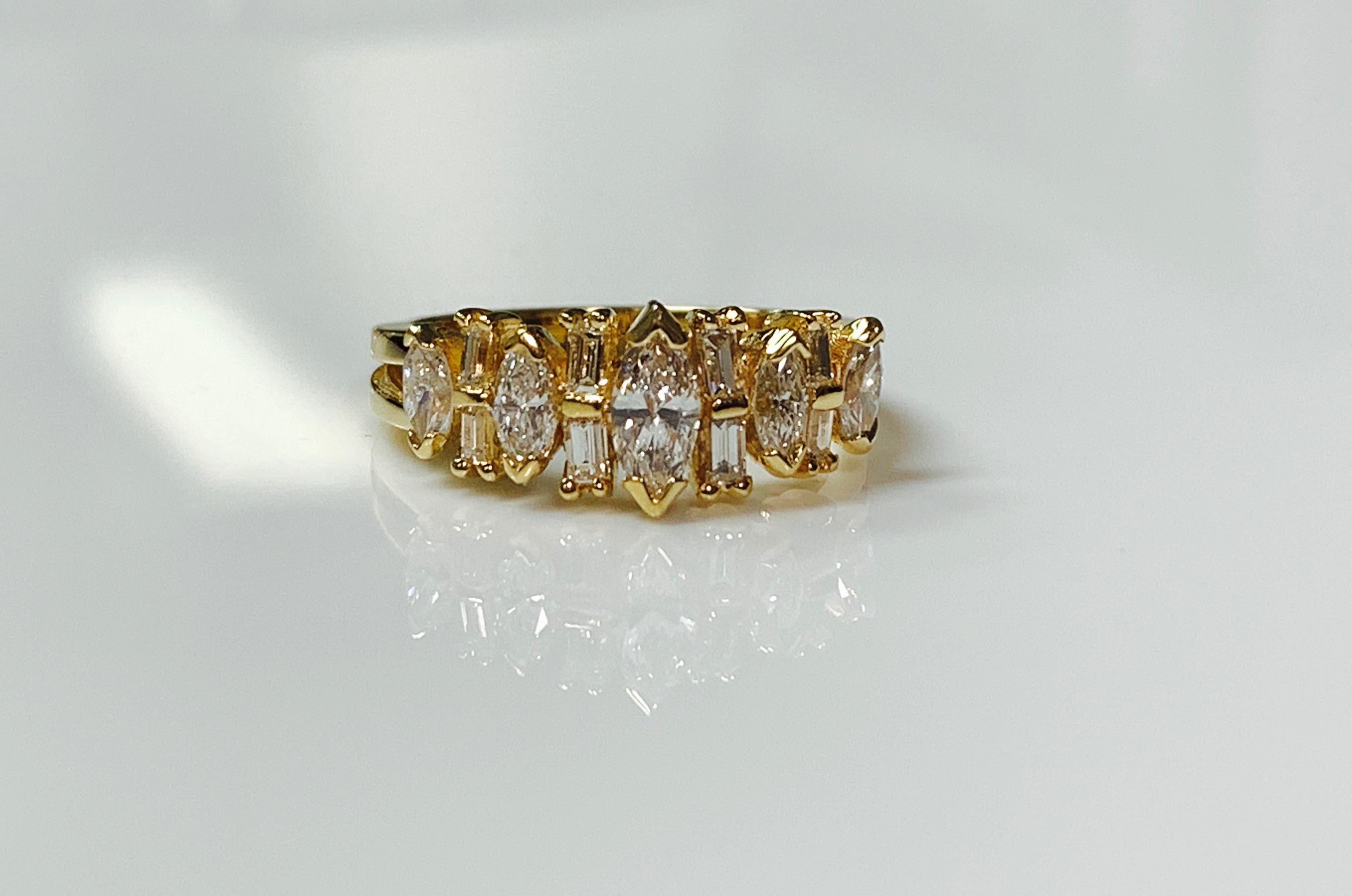 Baguette and Round Brilliant Diamond Ring in 14 Karat Yellow Gold For Sale 1