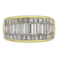 Anillo ancho de diamante brillante redondo y baguette