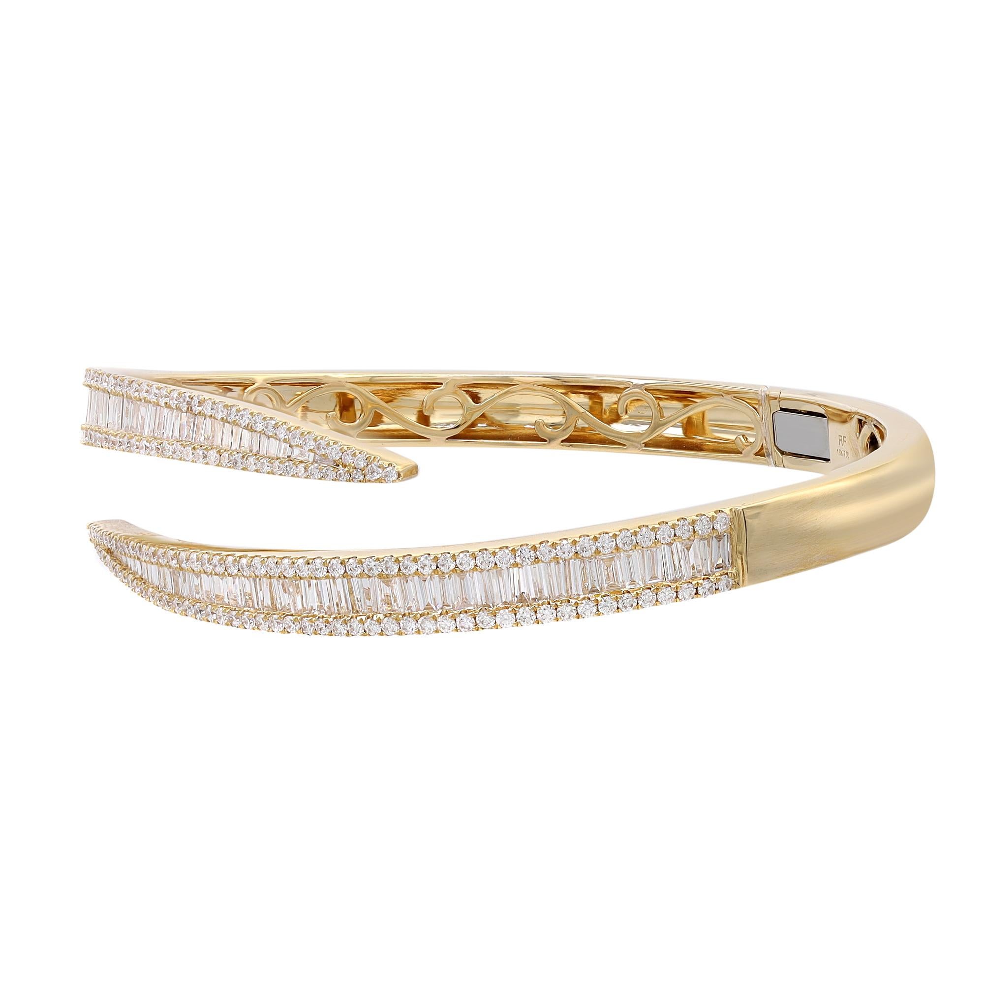 Modern Baguette and Round Cut Diamond Bangle Bracelet 18K Yellow Gold 3.76cttw For Sale